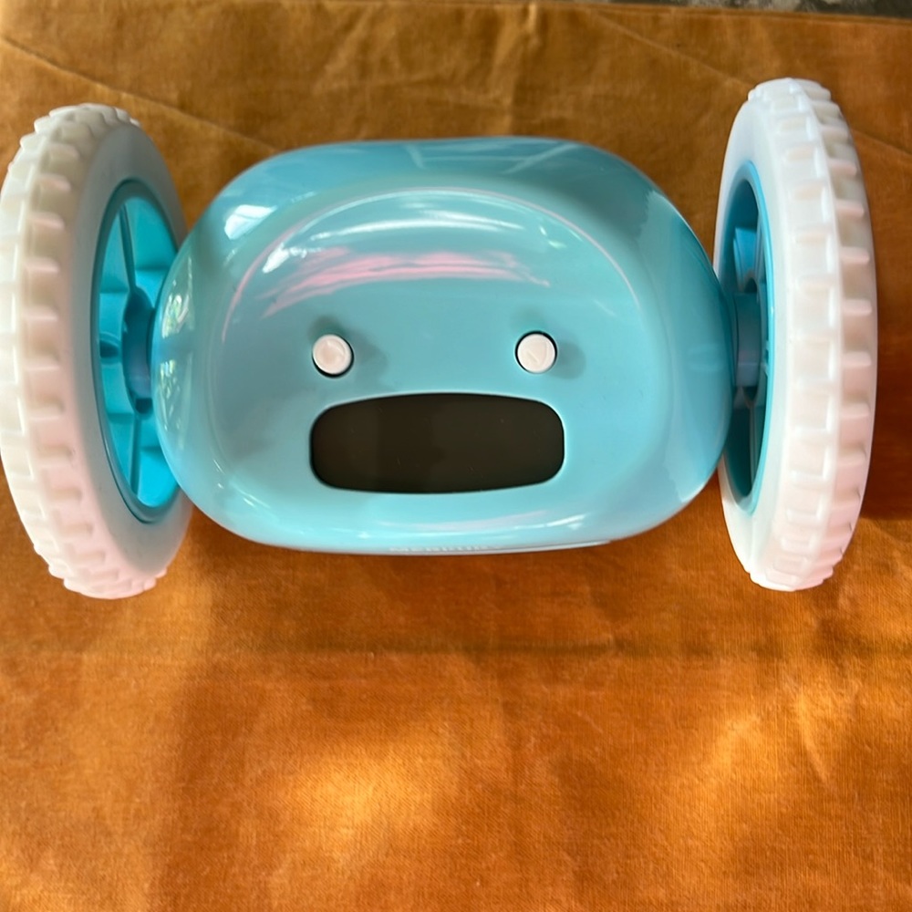 Runaway alarm clock- blue